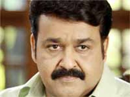 స్టార్ మోహన్ లాల్ ని కోర్టుకి ఈడుస్తున్న సుకుమార్