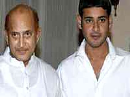 ప్రిన్స్ మహేష్ సినిమా విడుదల డెషిషన్స్‌పై సూపర్ స్టార్ కృష్ణ అసంతృప్తి