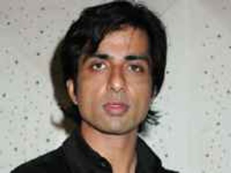 రజనీకాంత్ లేటెస్ట్ చిత్రంలో అతన్నే విలన్ గా బుక్ చేసారు