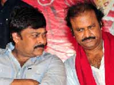 చిరుపై విమర్శలు చేసి, సినిమావాళ్శ పరువు తీశాడన్న మోహన్ బాబు..?