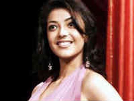 తెలుగు సినిమాలలో బికినీయా ఏమైనా ఉందా, కానీ హిందీలో బికినీకి ఓకే