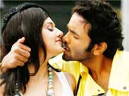 మంచు విష్ణువర్ధన్ 'వస్తాడు నా రాజు' డైరక్టర్ తిరోగమనం..