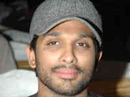 అల్లు అర్జున్ ఫ్యాన్స్ కు మ్యారేజ్ రిసెప్షన్ ఎప్పుడంటే..