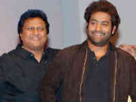 జూ ఎన్టీఆర్ లేటెస్ట్ చిత్రం 'శక్తి' స్టోరీ బ్యాక్ డ్రాప్ ఏమిటంటే...