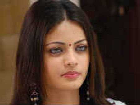 'వేదం' తమిళ రీమేక్ నుంచి స్నేహా ఉల్లాల్ తొలిగింపు