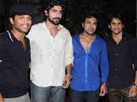 అల్లు అర్జున్ బ్యాచ్‌లర్ పార్టీలో ఎంజాయ్ చేసిన హీరో, హీరోయిన్స్..!