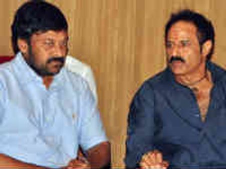 బాలయ్య బాబుపై ఎస్‌ఎం‌ఎస్ జోకులు పని చిరంజీవి అభిమానులదేనా?