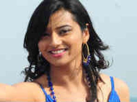 ప్రేమ కావాలి హీరోయిన్ తో రామ్ చరణ్ రొమాన్స్..