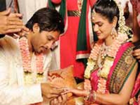 అల్లు అర్జున్ వివాహం లైవ్ గా చూడాలంటే ఆ ఛానెల్ లో ...