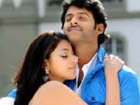 డార్లింగ్ దూరంమవుతుందేమోనన్న బెంగతో ప్రభాస్ డిప్రెషన్ లోకి...!?