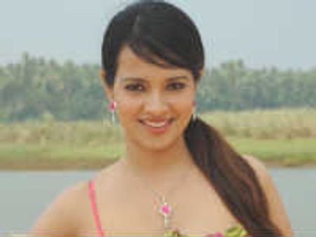 ఆ హీరోయిన్ కి గాఢ్ ఫాదరైపోయిన రాజమౌళి...!