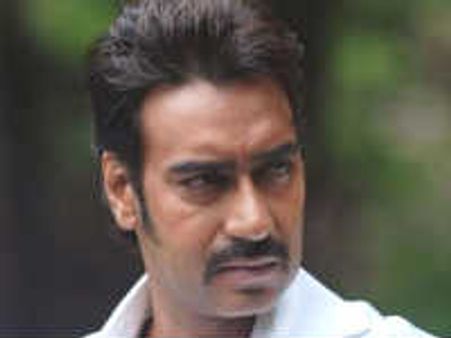 రాజమౌళి 'మర్యాద రామన్న' హిందీ రీమేక్ లో ఎవరు హీరో అంటే...