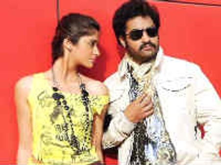 జూ ఎన్టీఆర్ ‘శక్తి’ హై క్వాలిటీ కోసమే ప్రాగ్ సిటిలో మెరుగులు...!