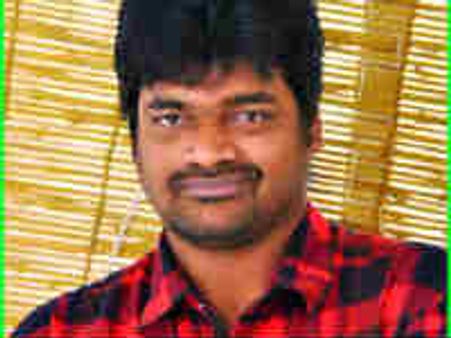 జూనియర్ ‘వర్మ’లా ఫోజు కొడుతున్న పవన్ డైరెక్టర్..!?