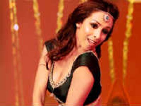 మలైకా చూపిన కవ్వింతలకి గిన్నిస్ వరల్డ్ రికార్డ్..!