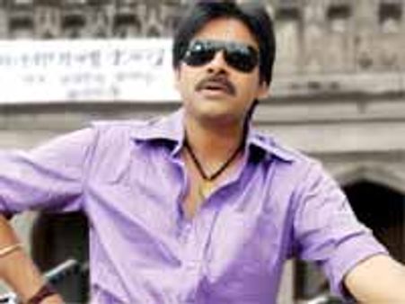 పవన్ కళ్యాణ్ హఠాత్తుగా పి.ఎ ను ఎందుకు మార్చారు?