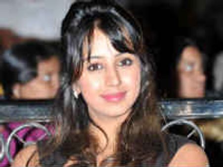 నా జాకెట్ ని కత్తితో చింపేసాడు కానీ...సంజన