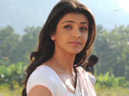 పవన్ తో ఛాన్స్ కొట్టేసింది కానీ ఆ సూపర్ హీరోతో మిస్సయింది...!