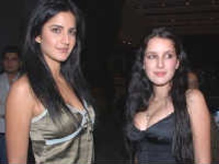 చెల్లి కోసం నిర్మాతగా మారుతున్నసెక్సీ స్టార్ హీరోయిన్..