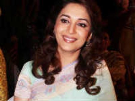 ఆ హీరోయిన్ సినిమాలో వుంటే కళ్ళు మూసుకుని బిజినెస్ అయిపోతుందా..!