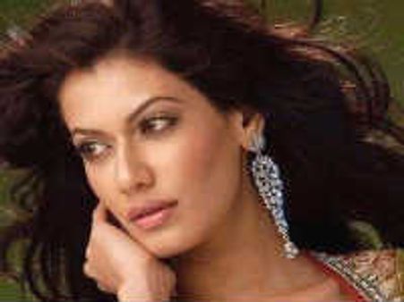 వేషం అడిగితే సెక్స్ కోరాడంటూ డైరక్టర్ పై ఆరోపణ