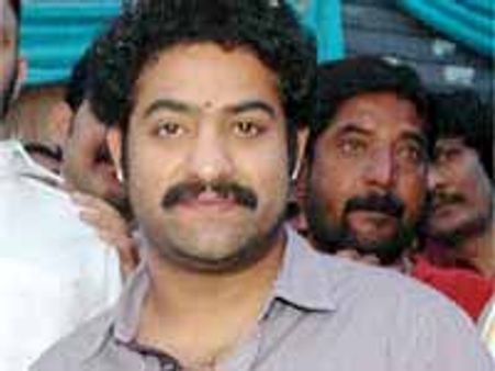 మరో అశ్వినీదత్ గా పేరు తెచ్చుకుంటున్నయంగ్ ప్రొడ్యూసర్...!