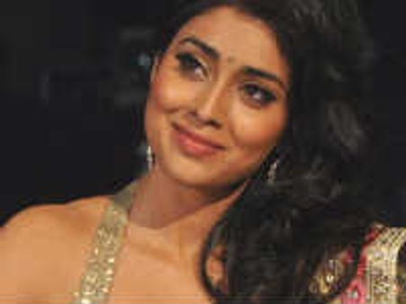 హమ్మయ్య... శ్రియకు ఓ సినిమా వరించిందోచ్..!