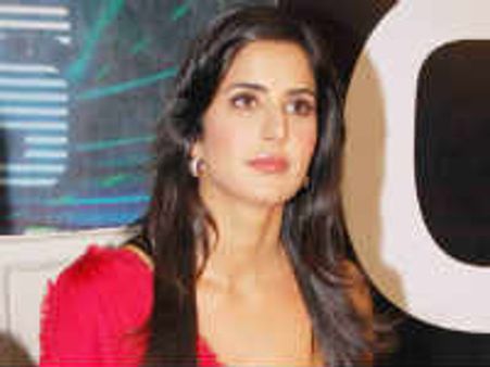 అప్పుడు భీభత్సమైన ఎక్స్ పోజింగ్ చేసేసి ఇప్పుడు కోర్టుకెళ్తానంటోంది..!