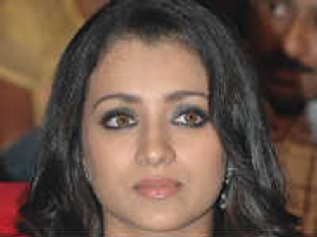 త్రిష 'తీన్‌ మార్‌'కు అక్కడ నొప్పి దెబ్బకొట్టింది