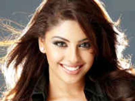 ప్రియమణికి చెంప చెల్లుమనిపించిన మిరపకాయ్ హీరోయిన్..!