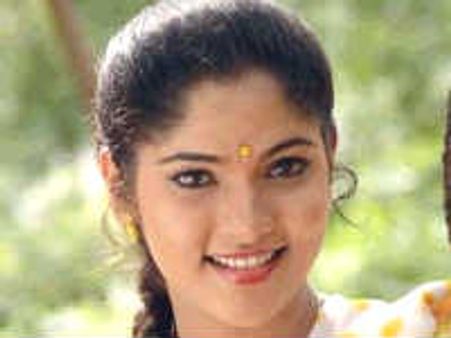 కన్న తండ్రే కసాయిలా ప్రవర్తించాడంటూ ఏడుస్తోంది