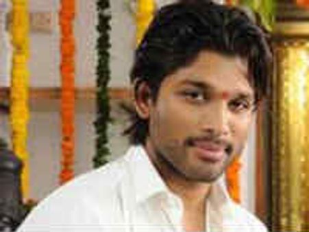 మహేష్ హ్యాండ్ ఇస్తే 'సుక్కు’తో అల్లు అర్జున్ కి ఛాన్స్...!