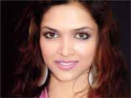 యువరాజ్ సింగ్ మాటలకి అప్ సెట్ అయిన బాలీవుడ్ సెక్సీ సుందరి..!