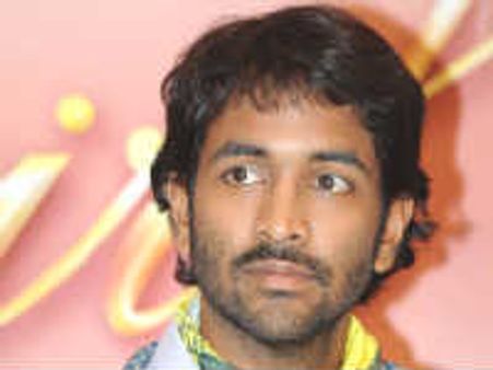 వైవియస్ చౌదరి దెబ్బకేనా ఆ హీరో పేషెంట్ లా