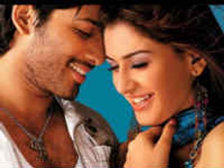 అల్లు అర్జున్ మళ్ళీ దేశముదురు హీరోయిన్ తో రొమాన్స్...