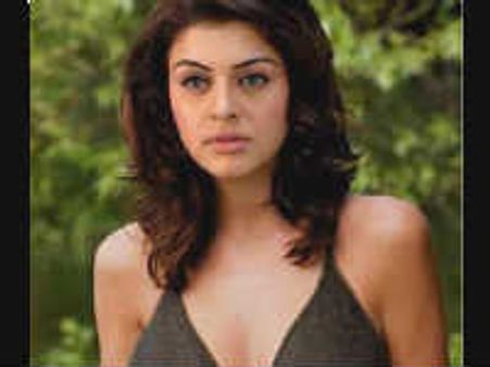 కుర్రాళ్ళకోసమే విప్పుతున్నాను..హన్సిక