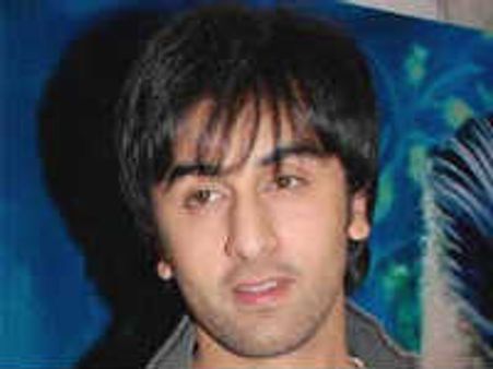 హీరోయిన్స్ తో తిరగొద్దంటూ కుర్ర హీరో కి వార్నింగ్