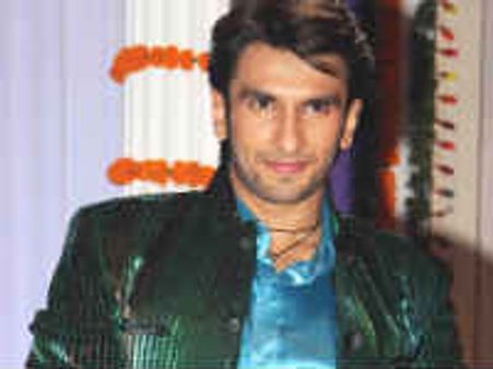 మగాళ్ల శీలాలకూ సేఫ్ లేదంటున్న యంగ్ హీరో