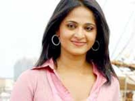 అనుష్క బెంగుళూరు క్యాంప్ వెనక సీక్రెట్?