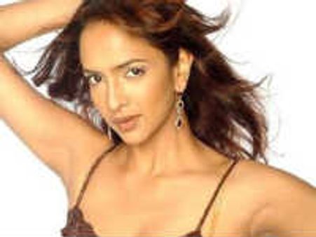 యాక్షన్ కింగ్ మోహన్ బాబు వల్ల హీరోయిన్ గా ఎదగలేకపోతున్నా...!?