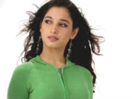 తమన్నాపై కన్నెర చేసిన నిర్మాతలు....!