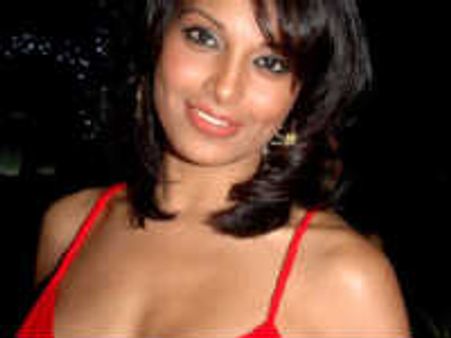 గోవాలో మద్యం కన్నా మహిళలు చౌక, దమ్ మారో దమ్