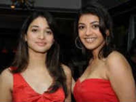 నెంబర్ వన్ స్థానం కోసం ఇద్దరు స్టార్ హీరోయిన్స్ మధ్య కోల్డ్ వార్...