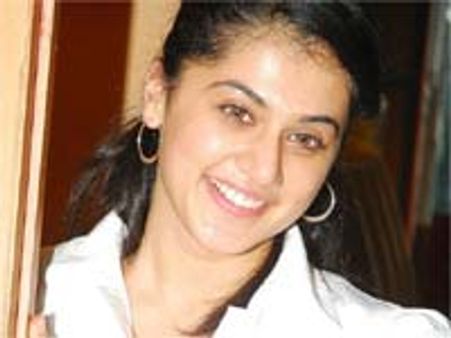 ఆ క్లాసిక్ రీమేక్ లో హాట్ తాప్సి ఖరారు