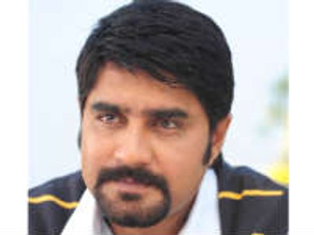 వెబ్ సైట్లలో రాసారు, అవేమీ నిజం కాదు:హీరో శ్రీకాంత్