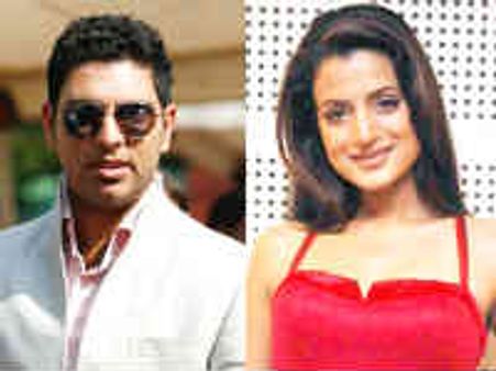 బాలీవుడ్ నటి అమీషా పటేల్‌తో యువరాజ్ సింగ్ రోమాన్స్