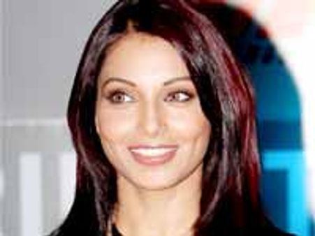 బాలీవుడ్ నుండి మరఠ్వాడా మహారాణిగా బిపాసా బసు..!