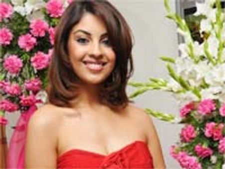 రానా తో రిలేషనే ఆమెకు వెంకటేష్ ప్రక్కన ఛాన్స్ ఇప్పించింది