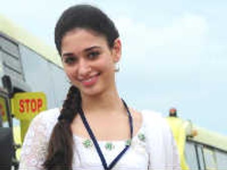 అల్లు అరవింద్ తో పదిలక్షలు కోసం గొడవ పెట్టుకోలేదు: తమన్నా