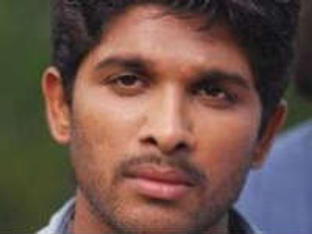 టీవీ గేమ్ షోలో కంటతడి పెట్టుకున్న అల్లు అర్జున్